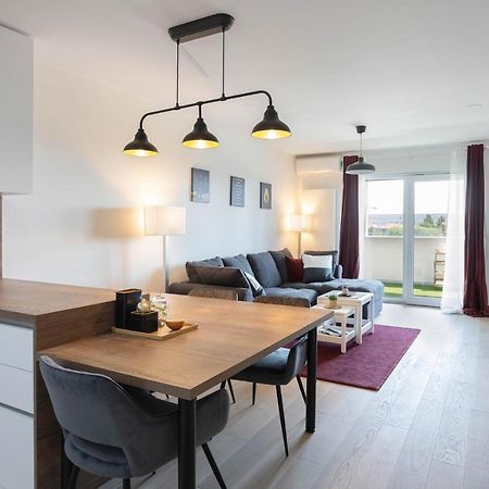 Stylish 2Bdr Apartment- Free Garage 萨格勒布 外观 照片